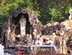 Tiga Pastor Pimpin Misa Penutupan Bulan Maria di Lewoleba